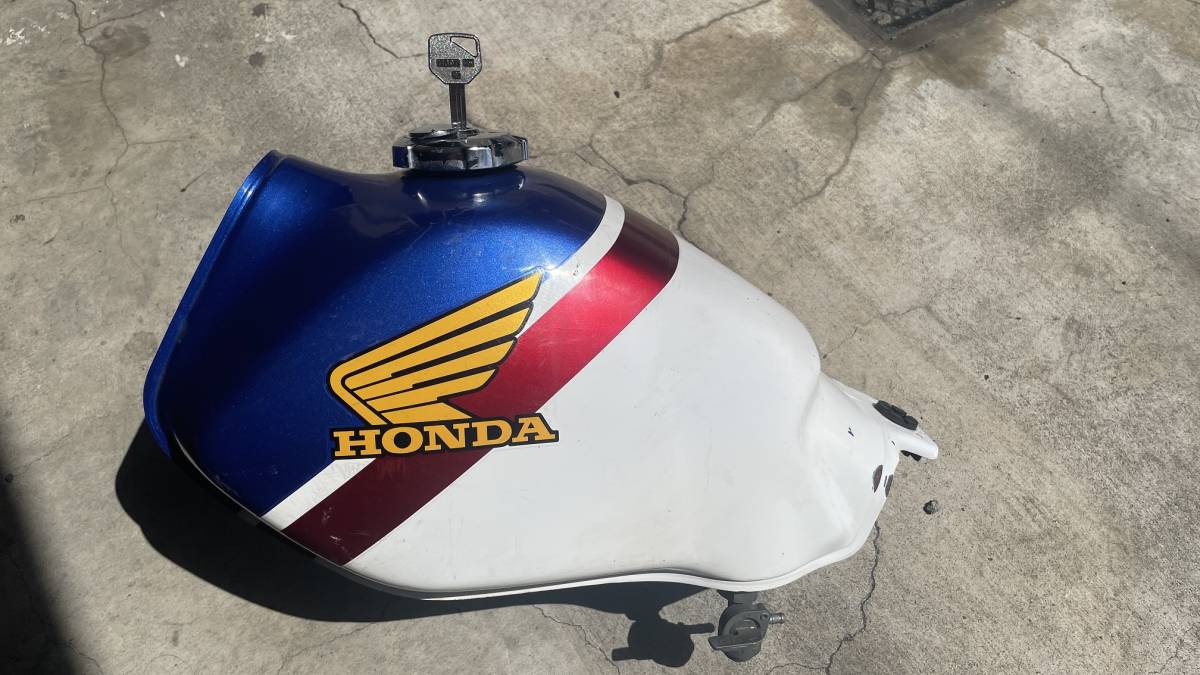 HONDA純正FTRタンクトリコロール 中古 中錆なし キャップ・鍵 