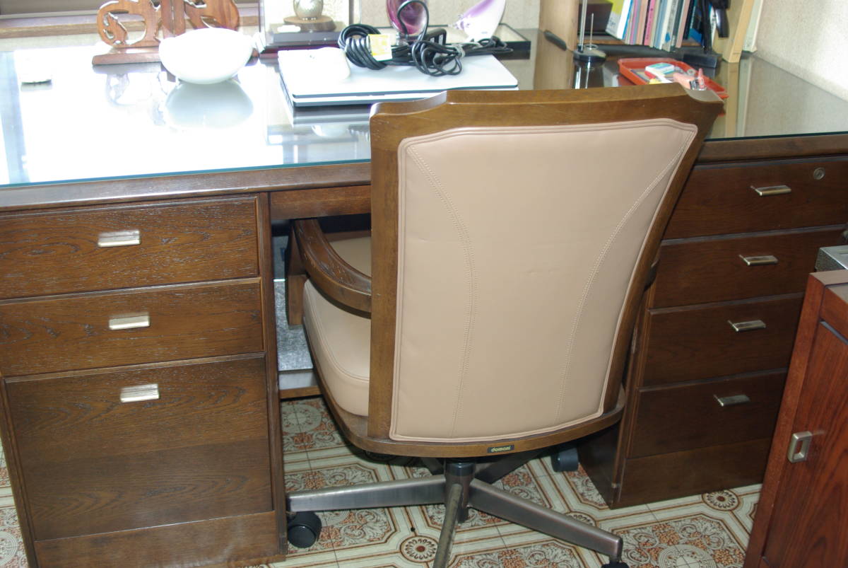 直接引取限定代理出品！中古品！カリモク家具 鍵付き両袖デスク 木製  