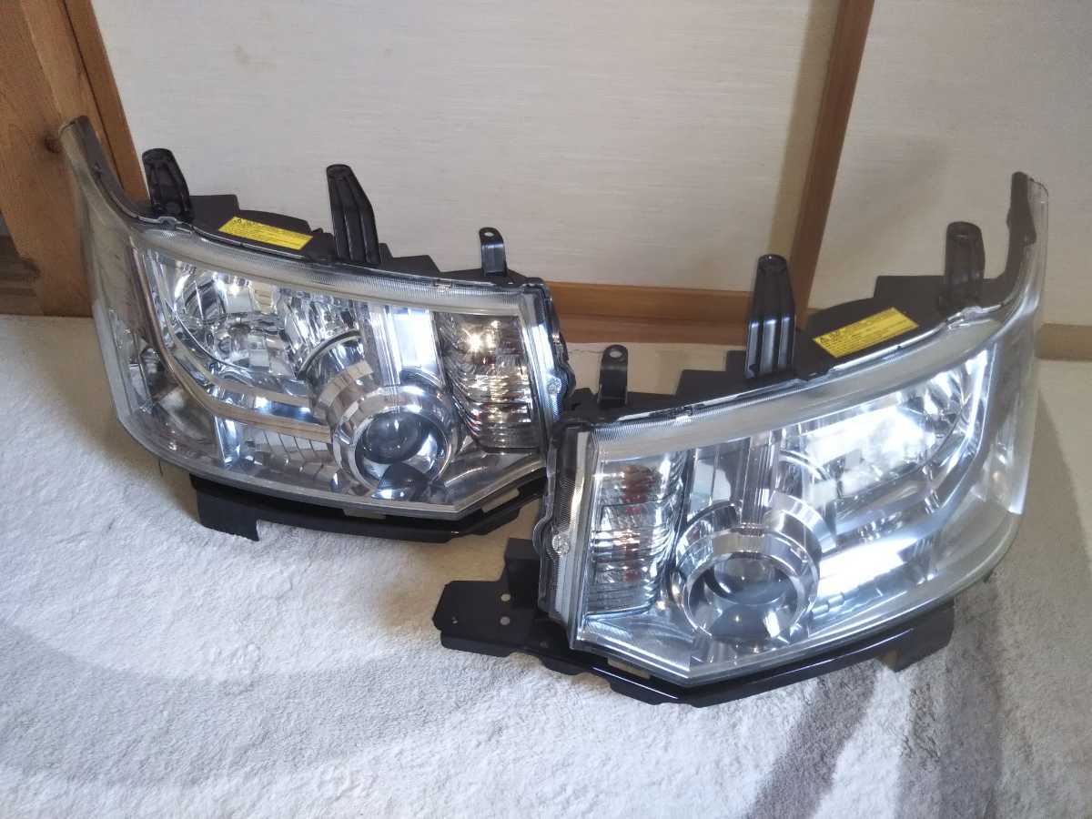 トヨタ純正　TRH200　ハイエース　後期　LEDヘッドライト左側　200系 車 トヨタ純正 TRH200 ハイエース 後期 LEDヘッドライト左側 200系