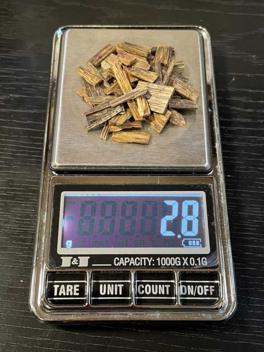 香木③【約2.8g】老舗松栄堂｜沈香？伽羅？｜細かい木片角割など｜お香