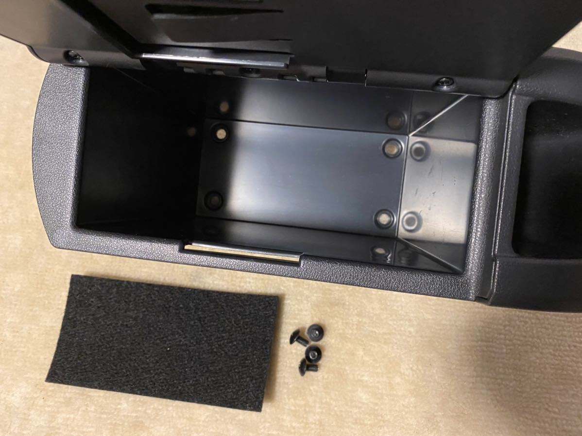 ラクティス | トヨタ純正オプションセンターコンソールボックス NCP100
