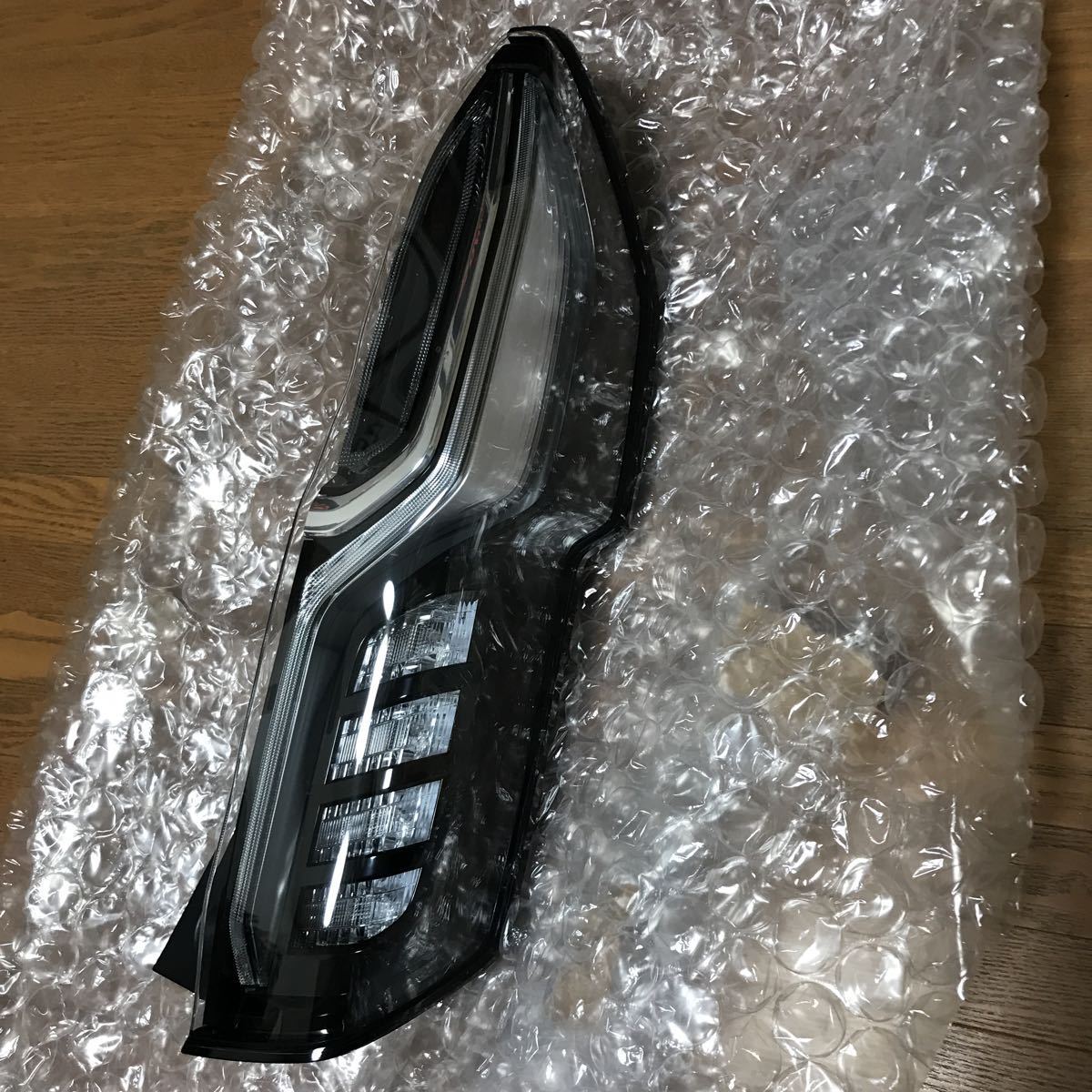 ホンダNBOXカスタムJF3右テールランプ純正中古 【公式通販】