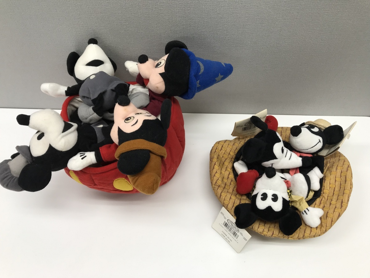 ディズニー ミッキーマウス ぬいぐるみ 2点 海外ディズニー ストア 1y10 大型 ディズニー 売買されたオークション情報 Yahooの商品情報をアーカイブ公開 オークファン Aucfan Com