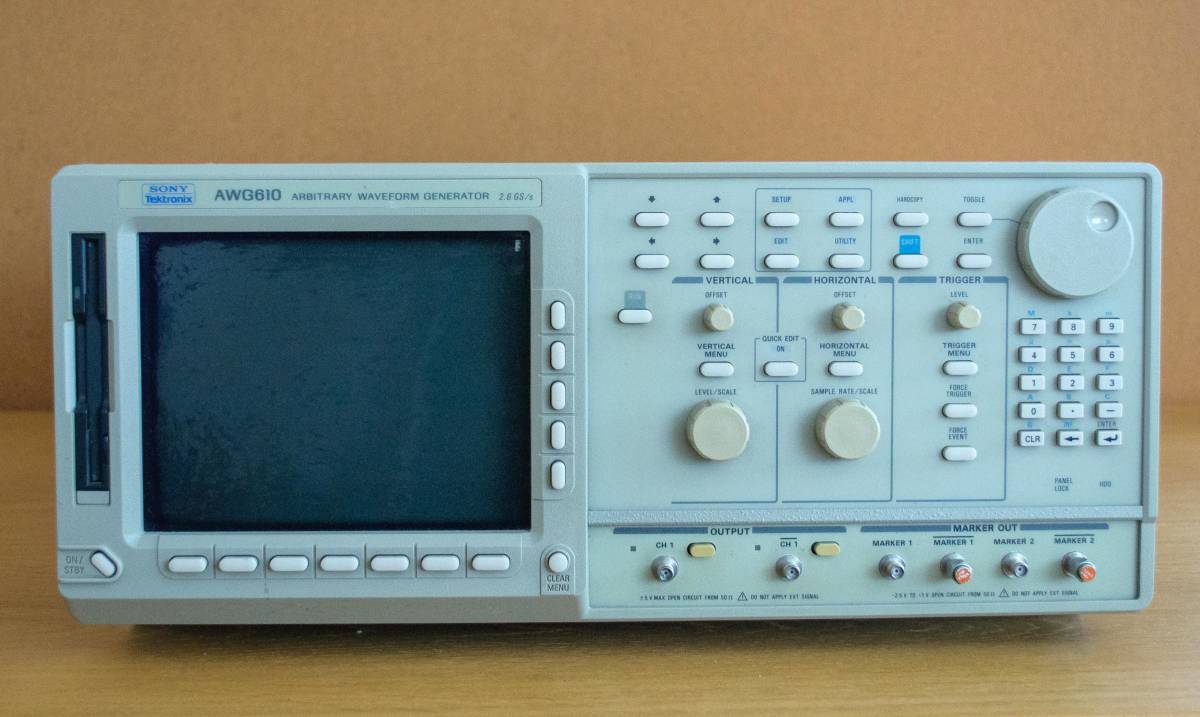 Tektronix AWG610 Arbitrary Waveform | Generator 2.6GS&frasl;s 2.6GS&frasl;s, Single-channel GS&frasl;s, (2.6 - Channel 2.6 Single Mouser