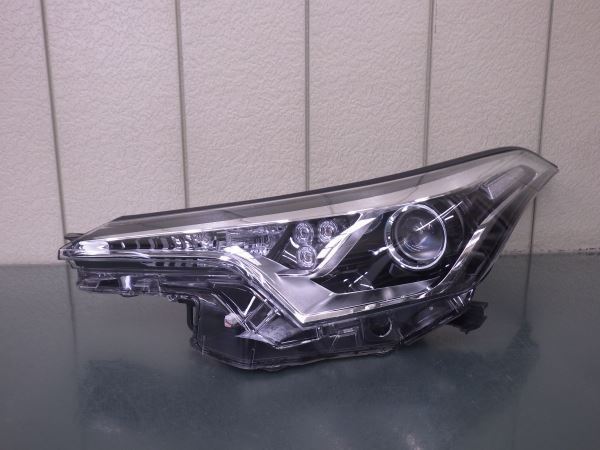 B11542 C-HR 前期 左ライト ハロゲン KOITO 10-99 ZYX10/NGX50/NGX10