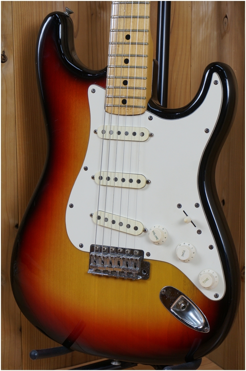 ジャパンビンテージ フェルナンデス ストラト 張りメイプルFST-75N ギター