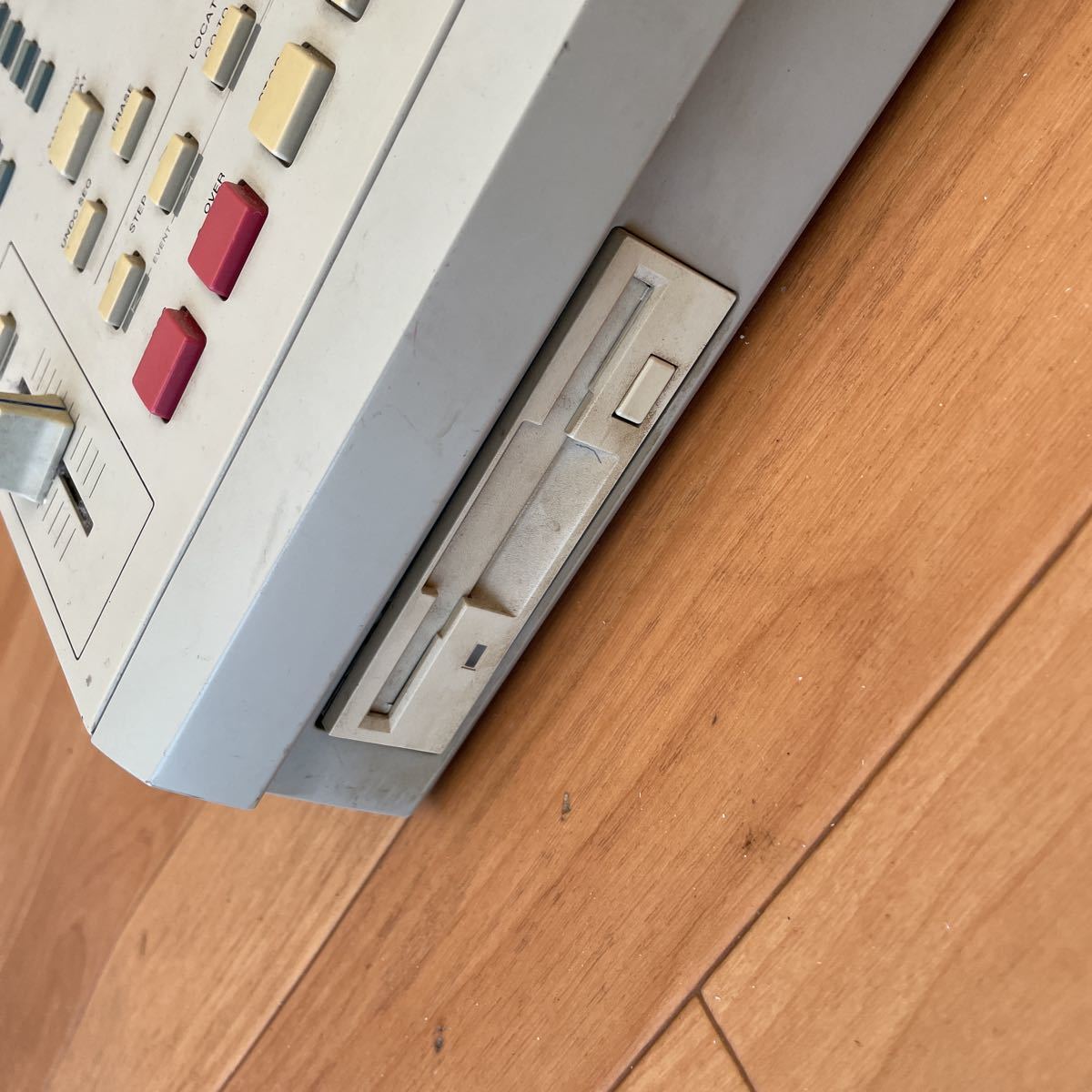g64 120サイズ発送 ジャンク AKAI MPC2000 サンプラー アカイ g64 120サイズ発送 ジャンク AKAI MPC2000 サンプラー アカイ