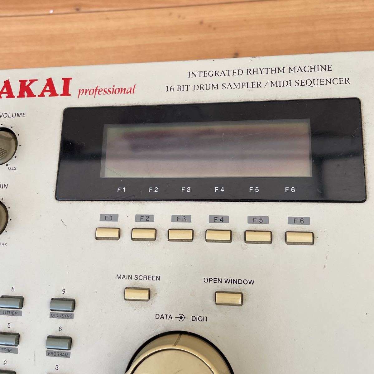 g64 120サイズ発送 ジャンク AKAI MPC2000 サンプラー アカイ g64 120サイズ発送 ジャンク AKAI MPC2000 サンプラー アカイ