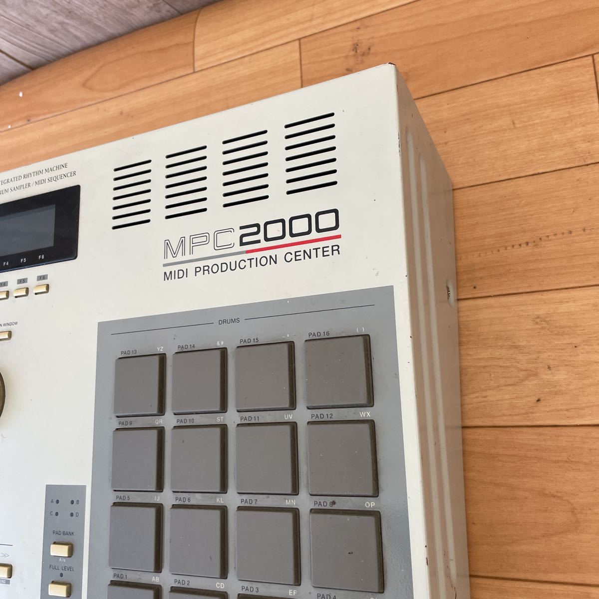 g64 120サイズ発送 ジャンク AKAI MPC2000 サンプラー アカイ g64 120サイズ発送 ジャンク AKAI MPC2000 サンプラー アカイ
