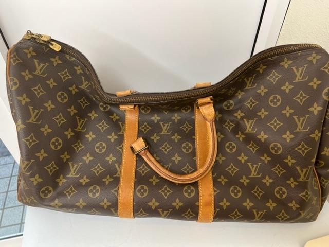 【ジャンク】Louis Vuitton　ルイヴィトン　モノグラム　キーポル55　　キングラム（イ） LOUIS VUITTON 公式サイト ルイ・ヴィトンの「モノグラム」おしゃれプロが推薦、大人の ティ・パレPM “モノグラム・エンブレム”を発表