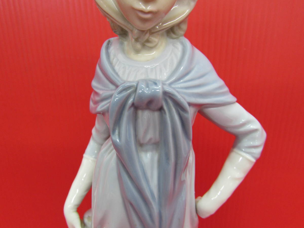 LLADRO リヤドロ フィギュリン ⁄ (リヤドロ) NAO 陶器 「花の帽子の 