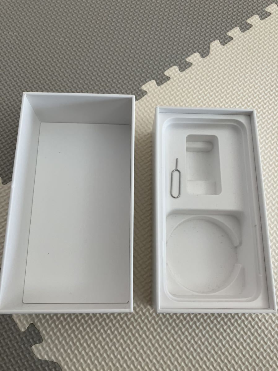 iPhone SE 第2世代　SIMフリー 128GB ブラック