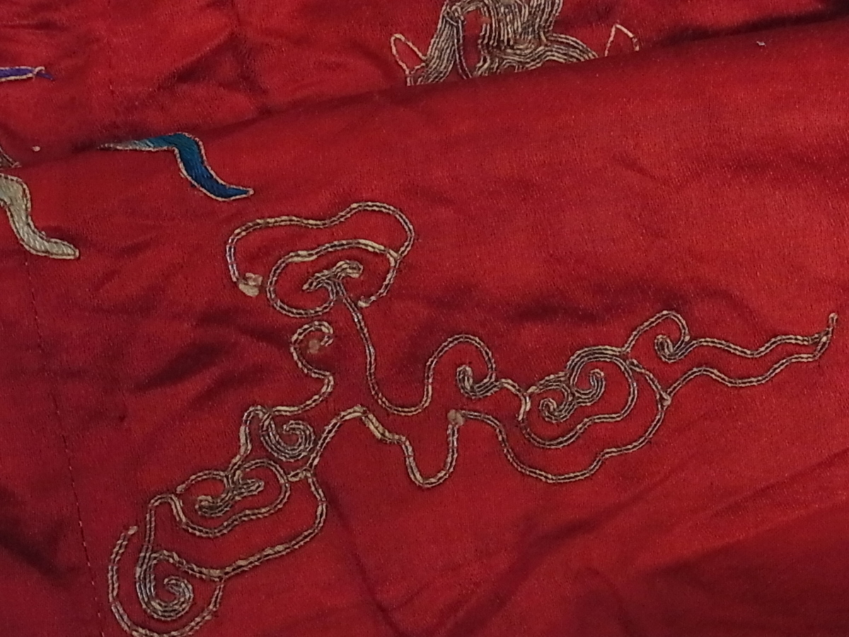 中国美術】 ☆ 織繍 紅緞地五爪龍紋神衣 ☆ 清朝期 金龍 花卉 刺繍文様 