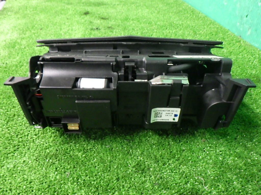 ベンツC200[W204前期]マルチモニター(純正ナビ)ディスプレイ