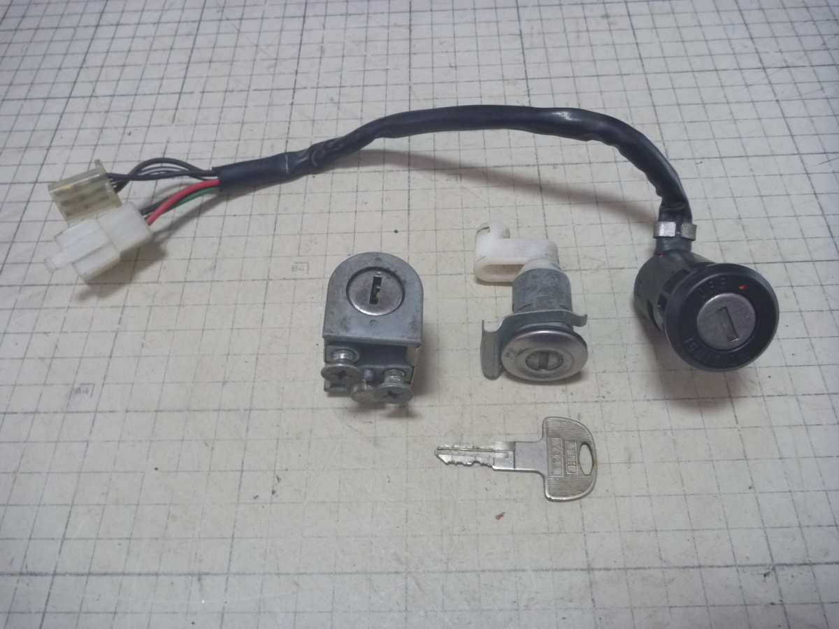  キーセットイグニションスイッチ シャリー50 12V CF50V 角目 最終型 １０４９Ｈ１ 同梱可(ホンダ用)｜売買されたオークション情報、yahooの商品情報をアーカイブ公開 - オークファン ホンダ用