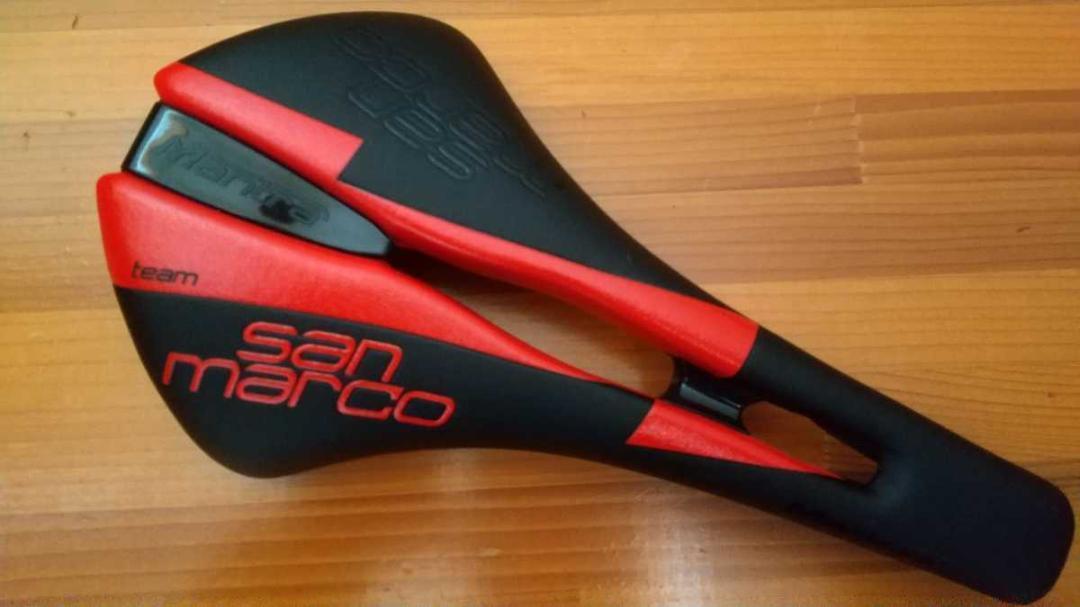 サンマルコ マントラ レーシングWIDE Fレッド サドル セラ サンマルコ サドル マントラ レーシング ワイド フラット レッド