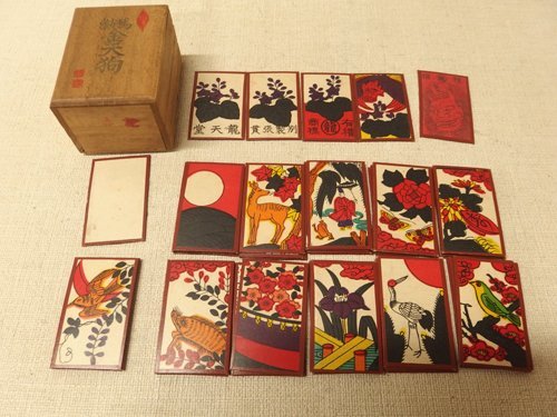 0520261a【龍天堂 鞍馬 金天狗 花札】5.4×3.3cm程度/木箱入り/枚数OK 