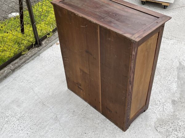 長期保管品 茶箪笥 木製 飾り棚ガラス戸 ビンテージ アンティーク 昭和レトロ 昭和レトロ ガラス扉 古びた食器棚 水屋 収納棚 引出し ガラス引戸