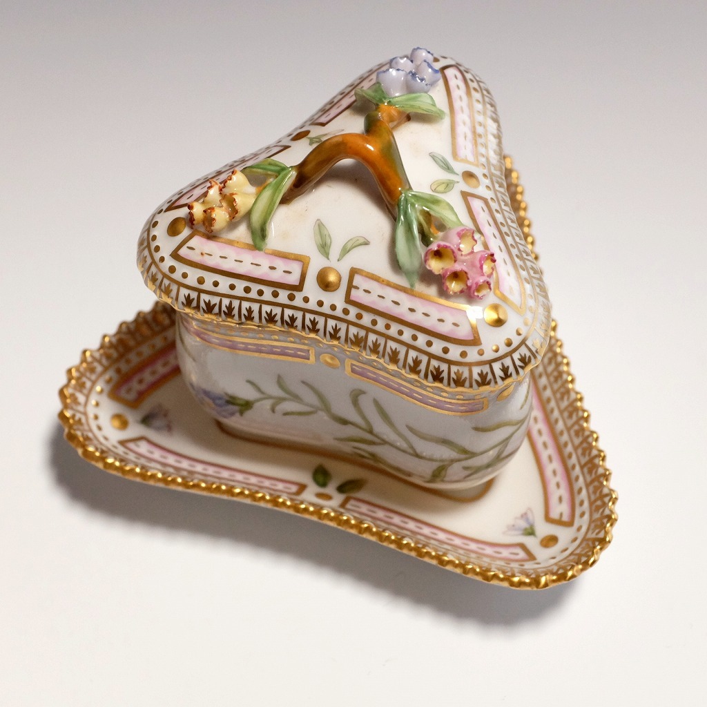 【美品】希少◆ロイヤルコペンハーゲン/Royal Copenhagen/フローラダニカ/Flora Danica 三角カスタードカップ＆ソーサー◆最高峰◆金彩_2