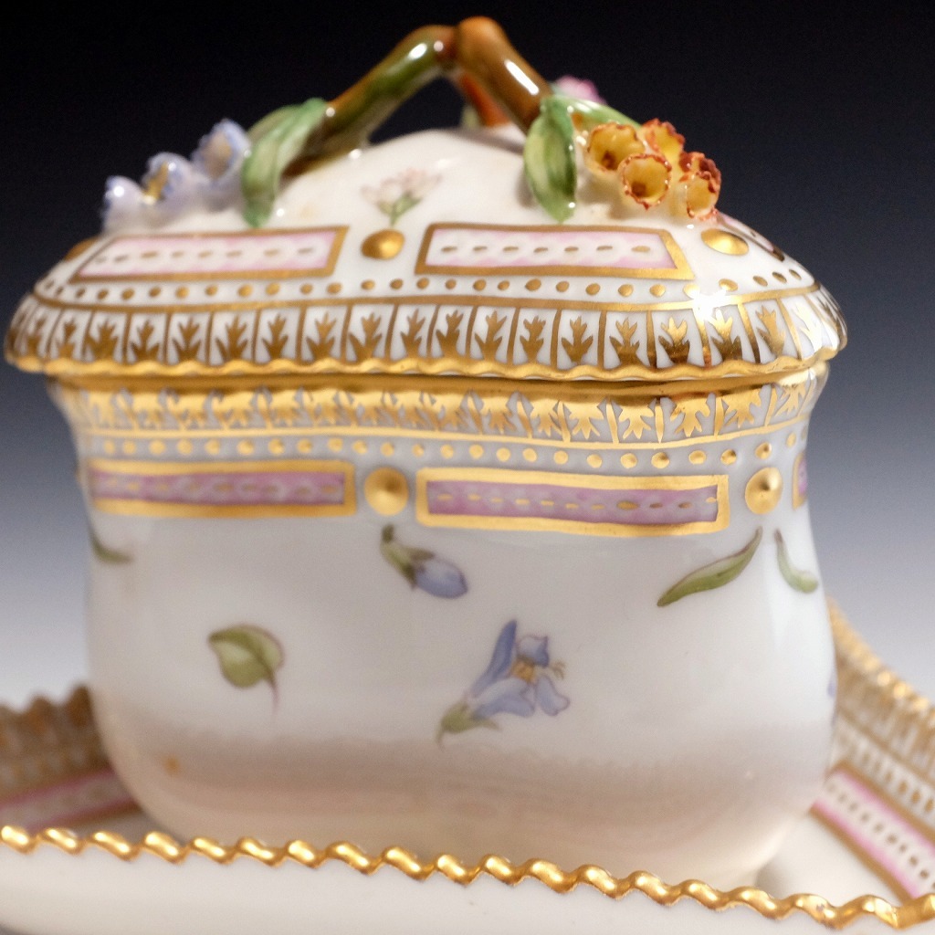 【美品】希少◆ロイヤルコペンハーゲン/Royal Copenhagen/フローラダニカ/Flora Danica 三角カスタードカップ＆ソーサー◆最高峰◆金彩_3