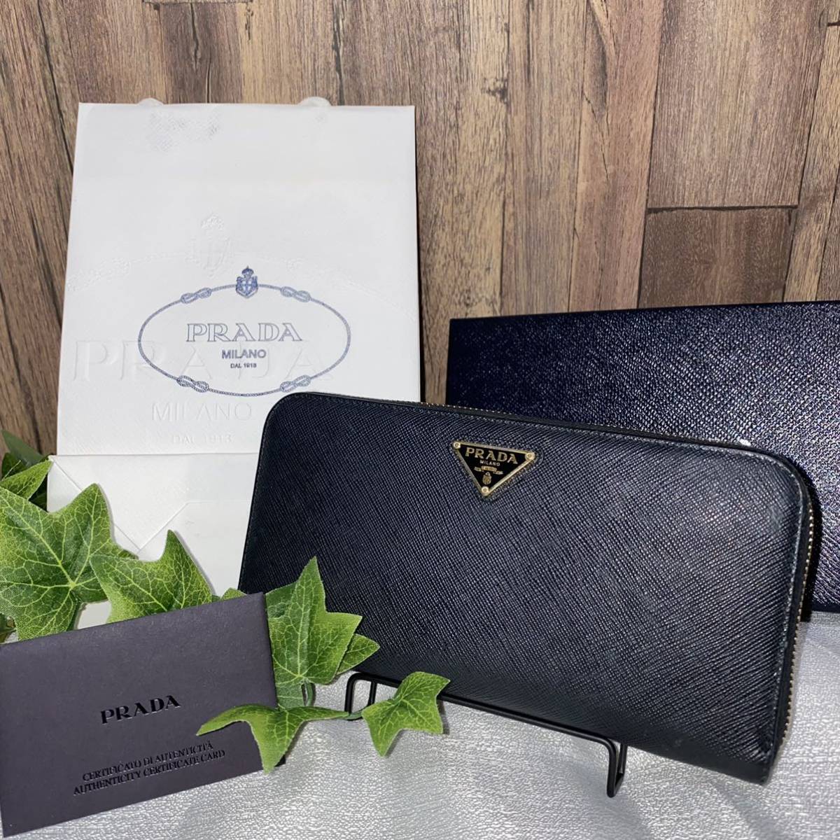 人気定番，本物保証 1円 ほぼ PRADA MILANO プラダ 本物 サフィアーノ 金具 長財布 ラウンドジップ 無地 ブラック 黒 箱付き カード付き 1スタ(プラダ)｜売買されたオークション情報、yahooの商品情報をアーカイブ公 その他