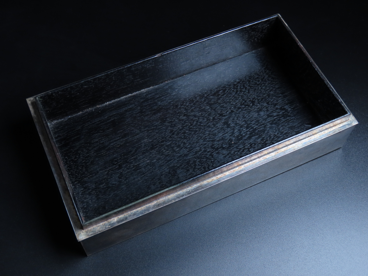 純銀シルバー和彫唐草紋様　コンパクト　共箱 純銀シルバー和彫唐草紋様 コンパクト 共箱