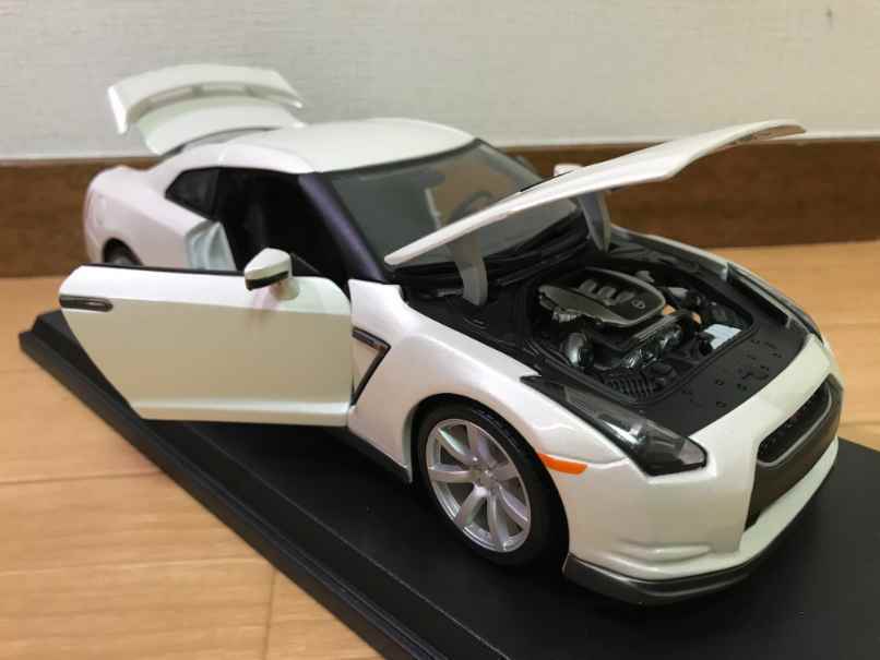 MAISTO(マイスト) 1:18 SPECIAL EDITION - 2009 Nissan GT-R (R35