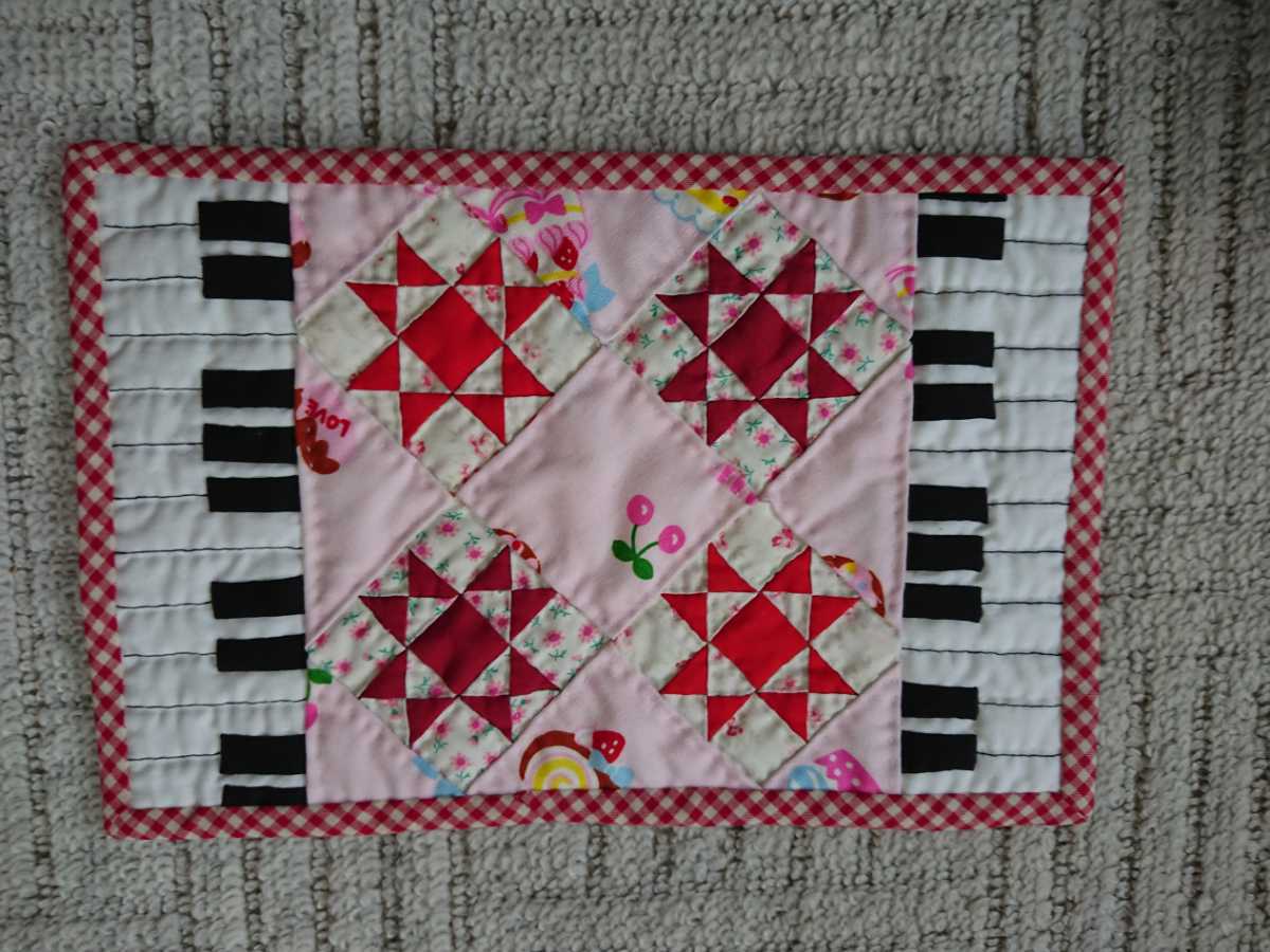 ハンドメイド パッチワークキルト ピアノ柄_1