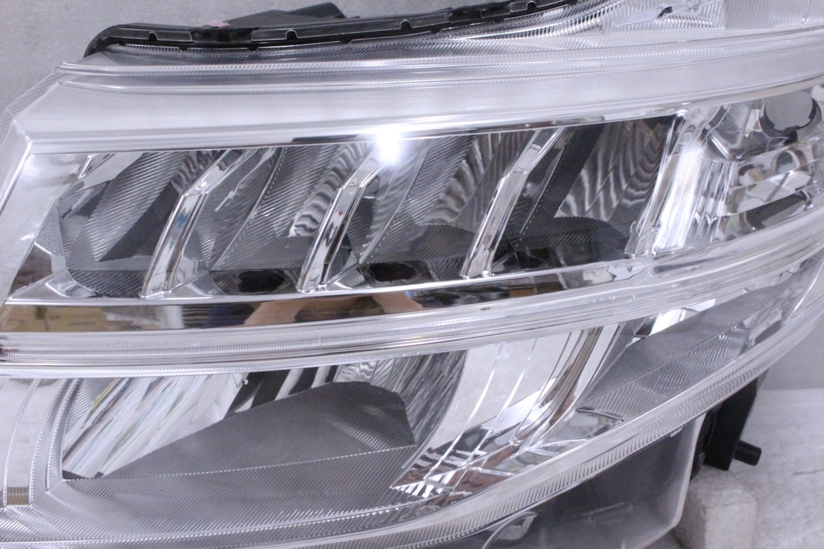 96-1175-B☆美品☆LED M900A/M910A ルーミー☆左ヘッドライト 81170-