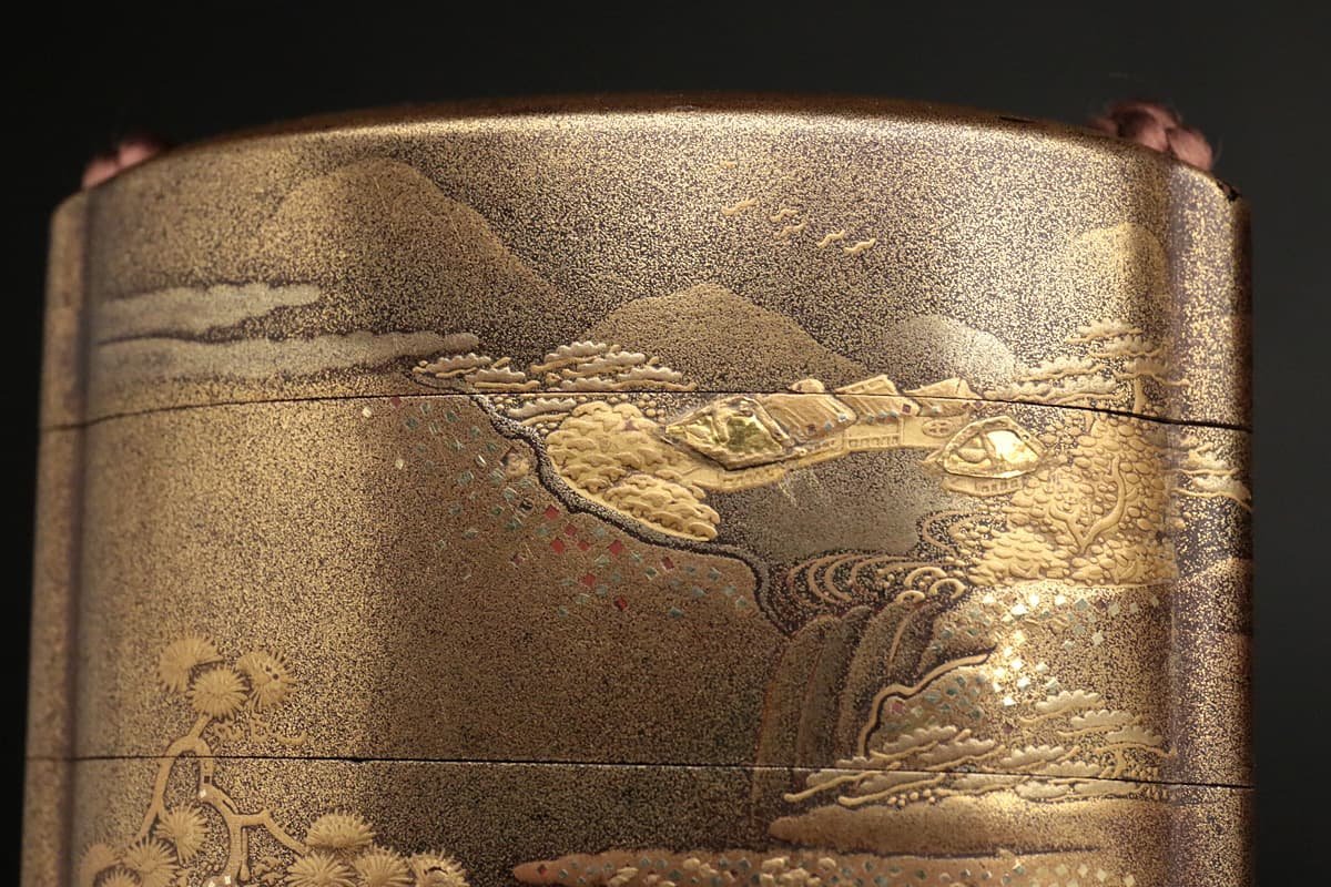EC939 時代物 内金梨地 金地 金箔 山水風景金蒔絵印籠 縦8.1cm 骨彫 