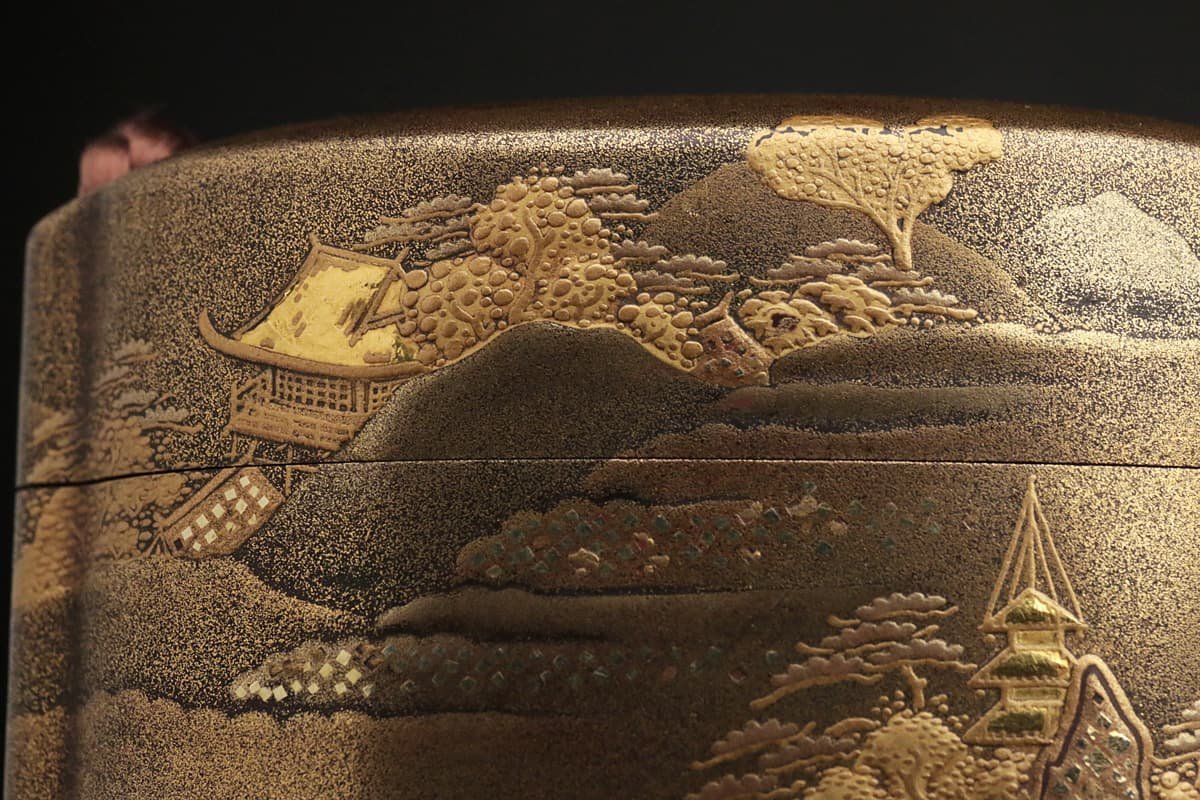 EC939 時代物 内金梨地 金地 金箔 山水風景金蒔絵印籠 縦8.1cm 骨彫 