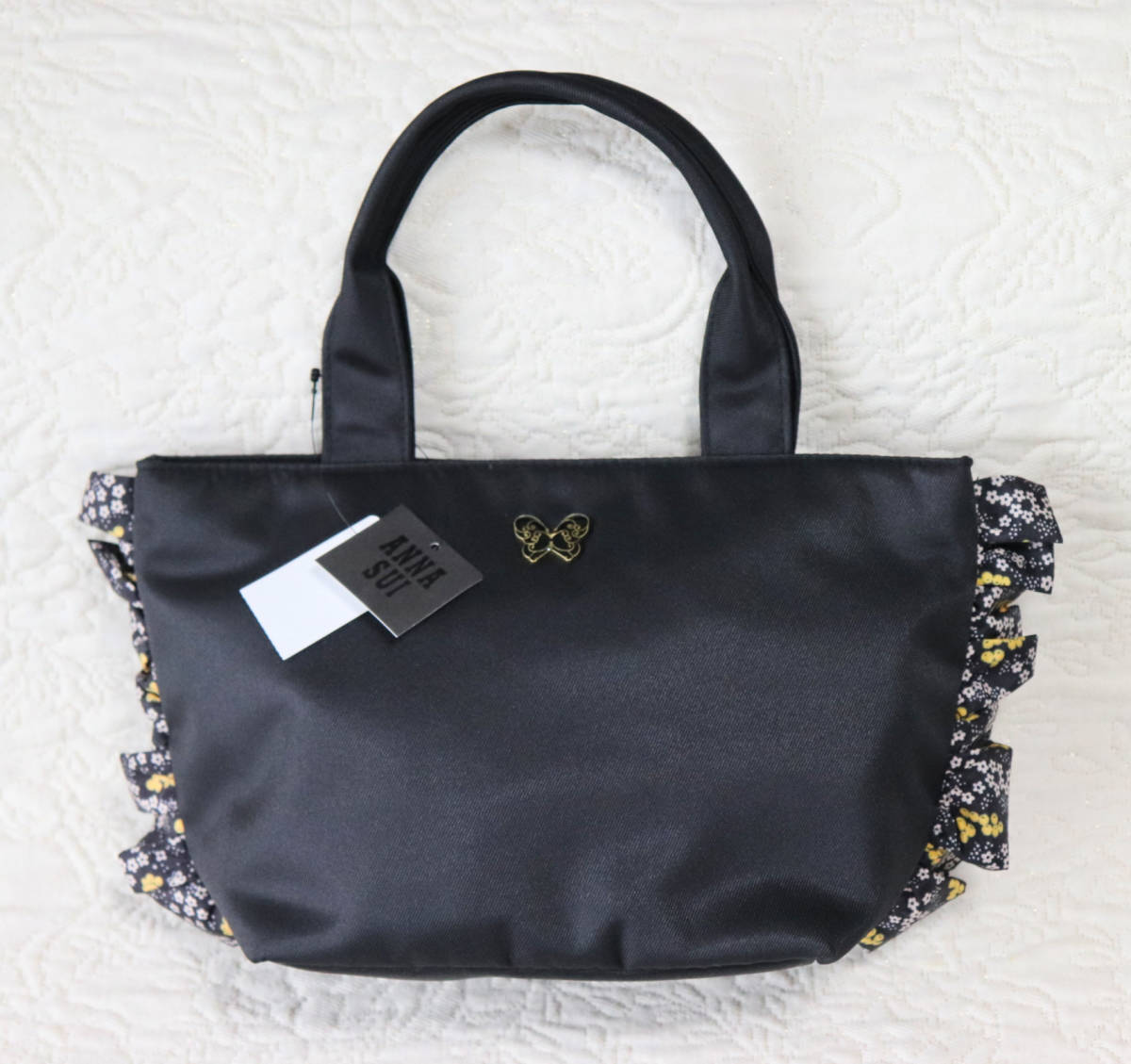 【新作入荷，限定SALE】 タグ付き ANNA SUI アナスイ 小花フリル ランチトート ミニトートバッグ お散歩バッグ 黒 v1138(かばん、バッグ)｜売買されたオークション情報、yahooの商品情報をアーカイブ公開 - オークファン かばん、バッグ