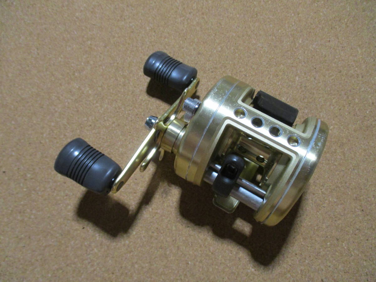 SHIMANO　カルカッタ２００ＸＴ　右巻き 公式通販 カルカッタ 右巻き シマノ 200XT｜＠ベリーネット 日本最大