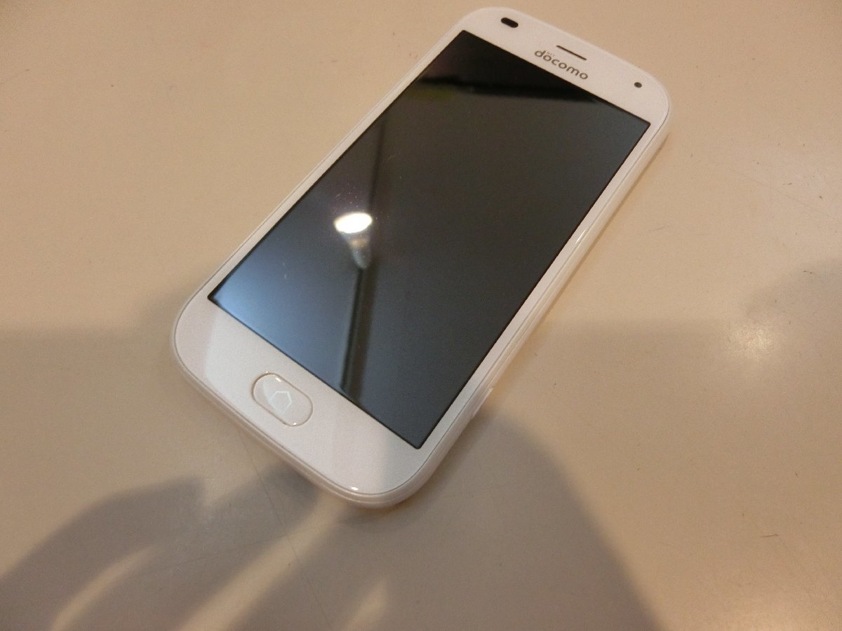SIMフリー☆docomo ○判定 らくらくスマートフォン F-42A ホワイト 美
