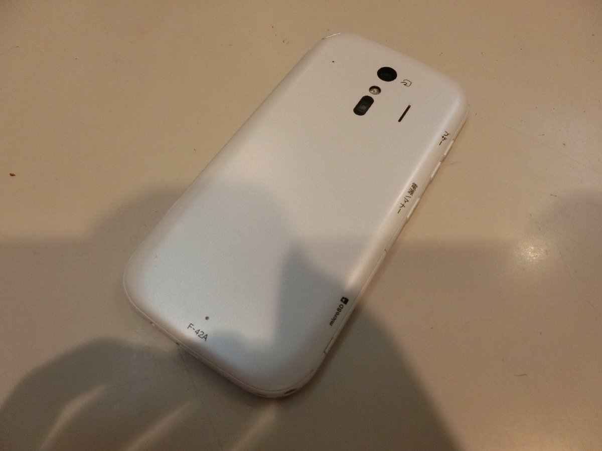 SIMフリー☆docomo ○判定 らくらくスマートフォン F-42A ホワイト 美