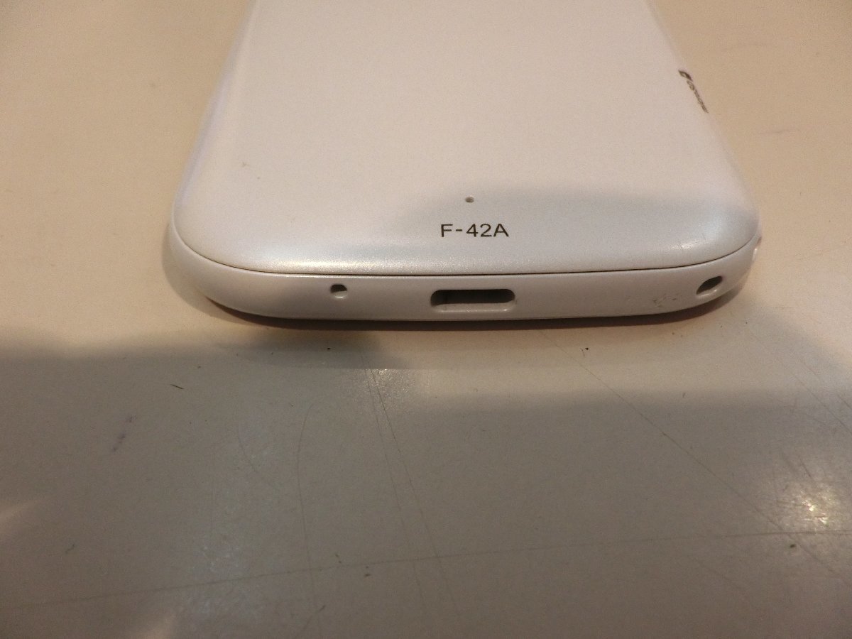 SIMフリー☆docomo ○判定 らくらくスマートフォン F-42A ホワイト 美