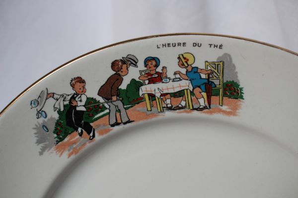 フランス アンティーク サルグミンヌ 古い陶器のプレート 子供の絵柄
