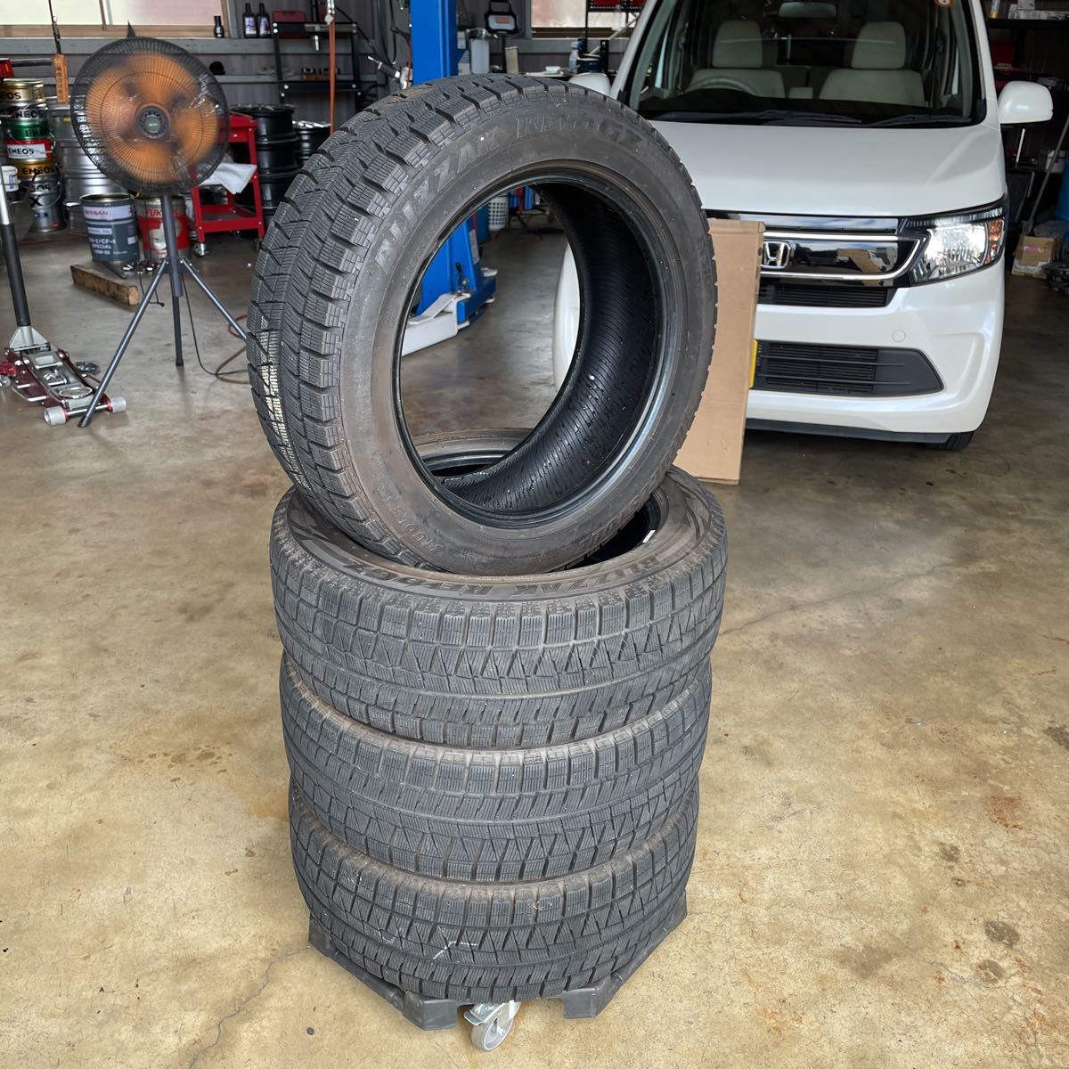 新品並み 超バリ山 ブリヂストブリザック 215/55R17 スタッドレス 4本 