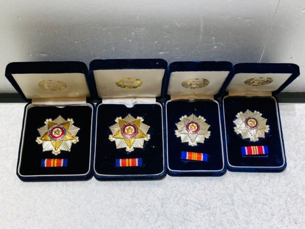 kmd04▽勲章 記念章 朝鮮民主主義人民共和国 北朝鮮 4点 アンティーク 外国