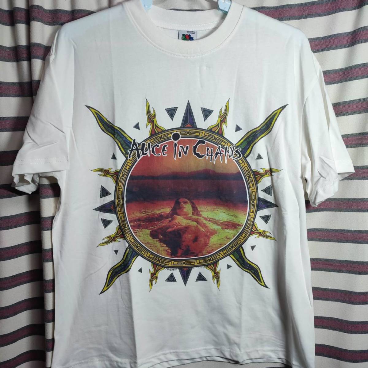 100%新品，定番人気 Alice in Chains bootleg Tee アリスインチェインズ Tシャツ jerry lorenzo着用モデル バンドTシャツnirvana レッチリ スマパン マイブラ(Tシャツ)｜売買されたオークション情報、yahooの商品情報をアーカイ Tシャツ