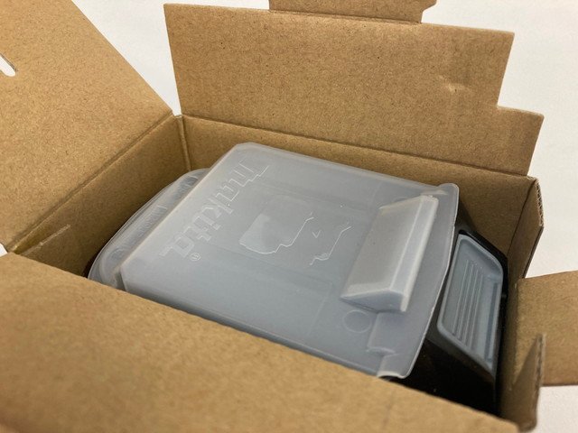 送料無料 未使用品 makita マキタ バッテリー XGT 40Vmax 2.5Ah BL4025
