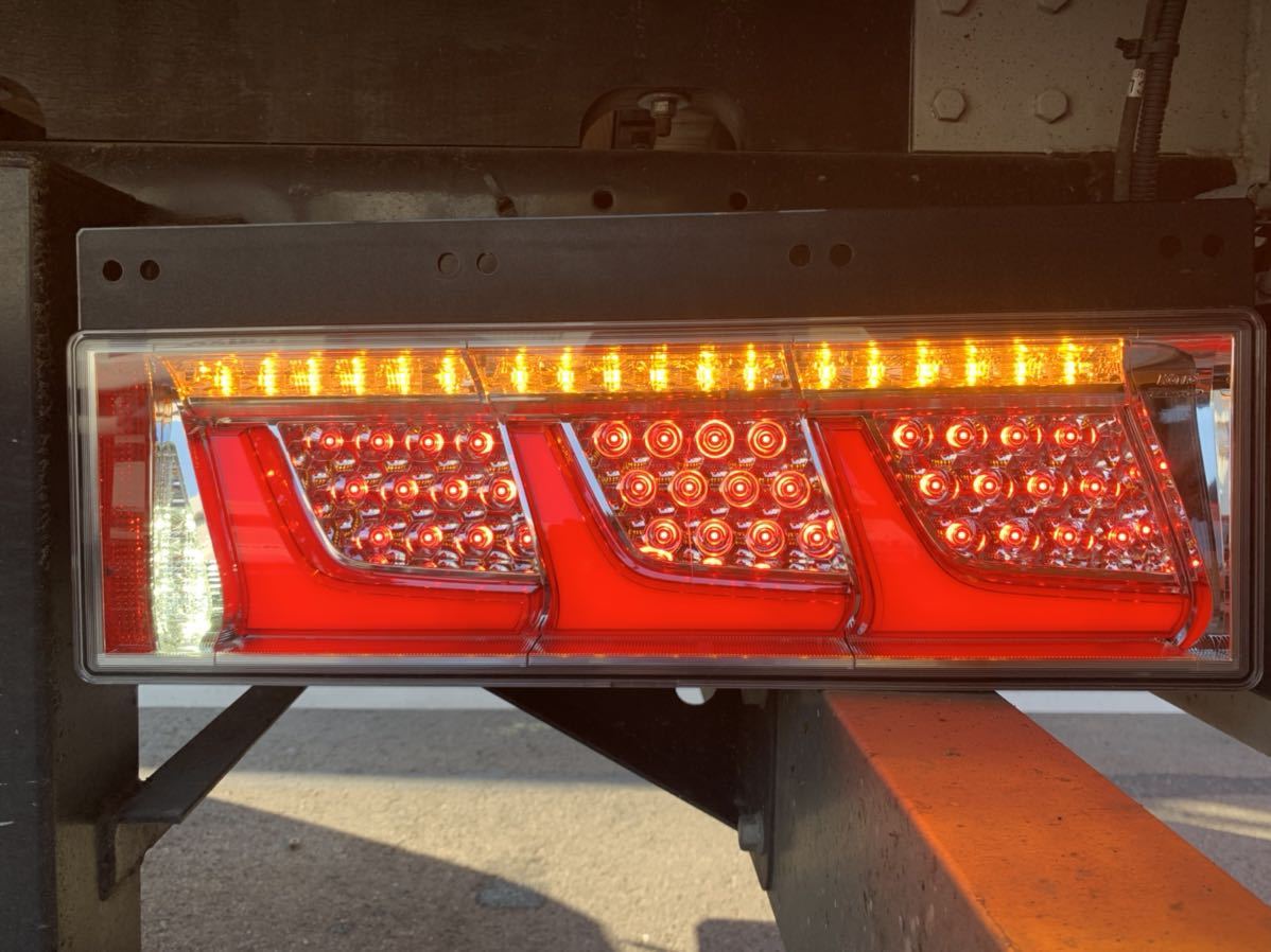 鉄フレーム外します 小糸製作所 オールLED テールランプ 右？ 小糸