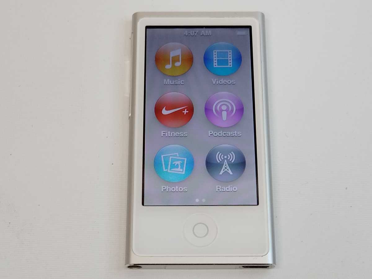 iPod 第7世代 シルバー 本体とイヤホン .: ［正規品］Apple 【超美品