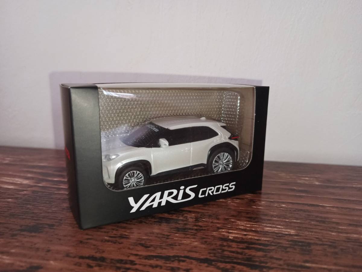 トヨタ ヤリスクロス プルバックカー ホワイトパールクリスタル