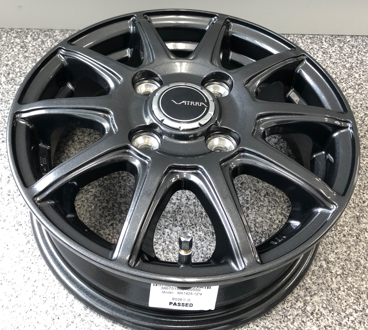 新品 アウトレット特価 アルミ ホイール 4本セット VATRRA バトラ 104 
