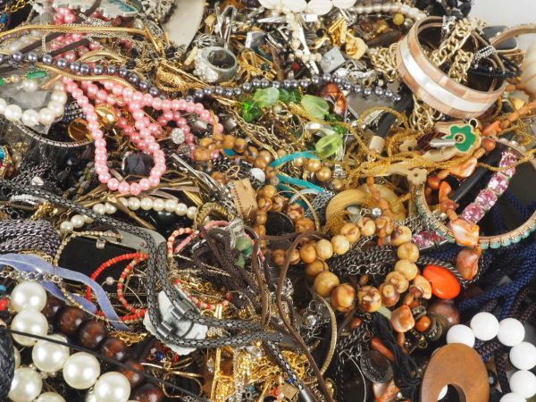 アクセサリー 大量まとめ売り ネックレス イヤリング等 直営店で購入 大量セット！ アクセサリー 約14kg まとめて ネックレス
