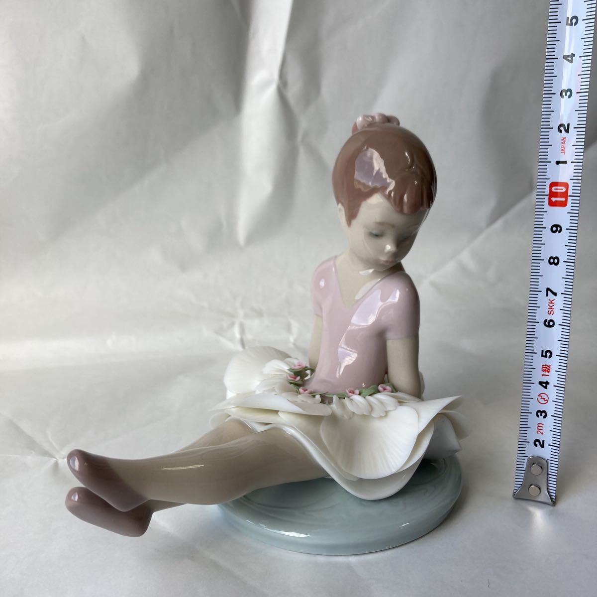 リヤドロ LLADRO | 女の子 LLADRO スカートに花いっぱい