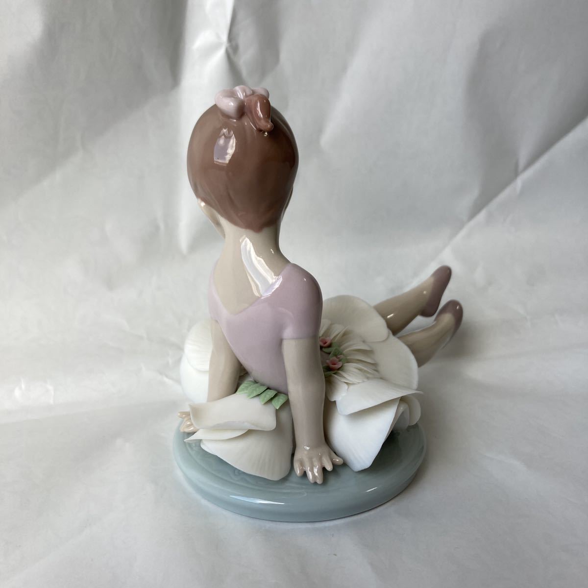 リヤドロ LLADRO | 女の子 LLADRO スカートに花いっぱい