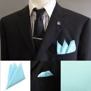 ライトブルーが涼やかな印象のポケットチーフ 高級オーダーシャツ生地使用ポケットスクウ