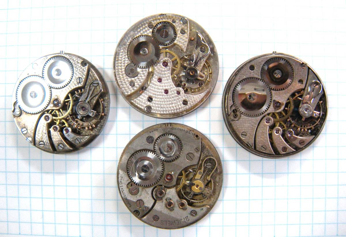 ☆【懐中時計の古い部品】☆スイス 文字盤とムーブメント 4個セット 